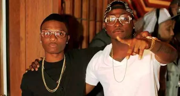 Did Wizkid Just Give Davido One Of His Fans As A Girlfriend ? (Photo)